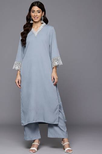 Women Floral Embroidered Regular Thread Work Silk Crepe Kurta with Palazzos