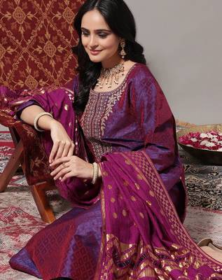 Women Zari Embroidered Yoke Geometric Jacquard Kurta with Trouser & Dupatta 2