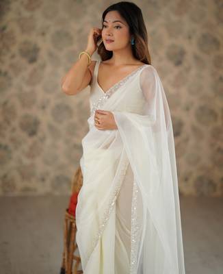 Cream net embellished saree with unstitched blouse piece. 4