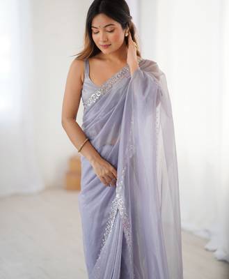 Lilac net embellished saree with unstitched blouse piece. 5