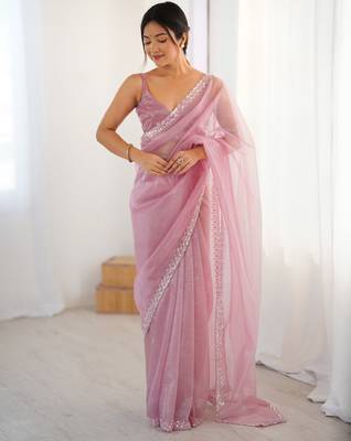 Pink net embellished saree with unstitched blouse piece. 3