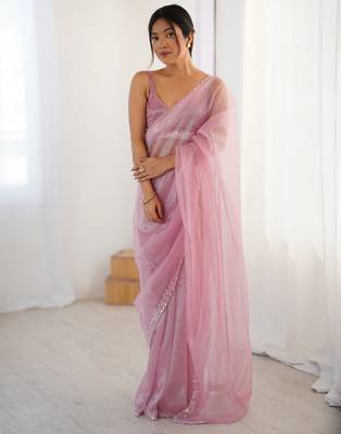 Pink net embellished saree with unstitched blouse piece. 5