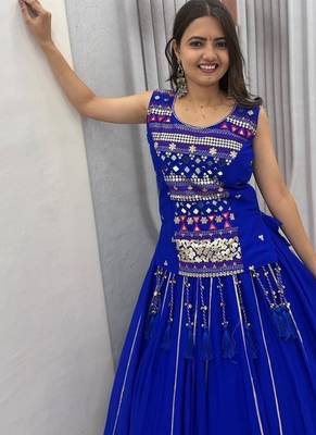 Blue Color lampi bordar & ribbon work Cotton Navratri Lahenga Choli 2