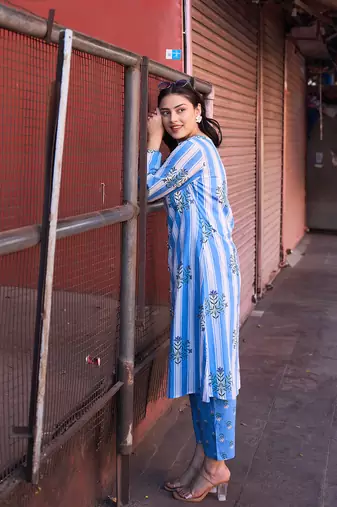 Yufta blue floral print a-line design this kurta trouser set