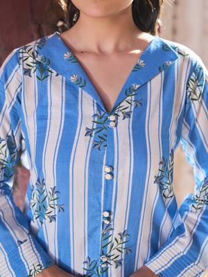 Yufta blue floral print a-line design this kurta trouser set 4