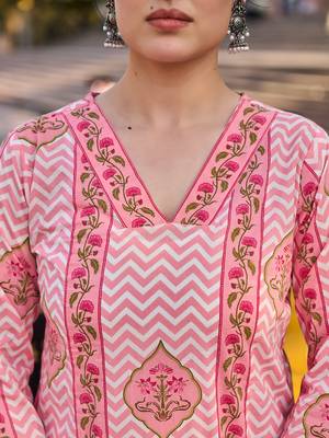 pink zig zag floral print a-line design kurta trouser dupatta set 4
