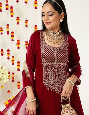 Women Ethnic Motifs Yoke Design Zari Work Velvet Kurta & Trousers With Dupatta 2