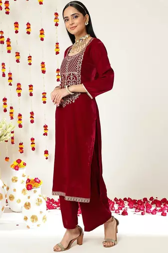Women Ethnic Motifs Yoke Design Zari Work Velvet Kurta & Trousers With Dupatta