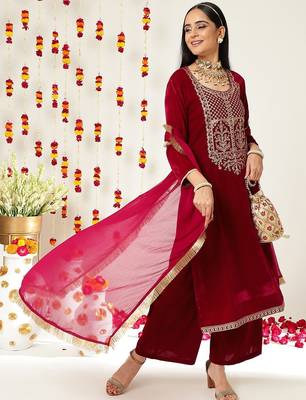 Women Ethnic Motifs Yoke Design Zari Work Velvet Kurta & Trousers With Dupatta 7