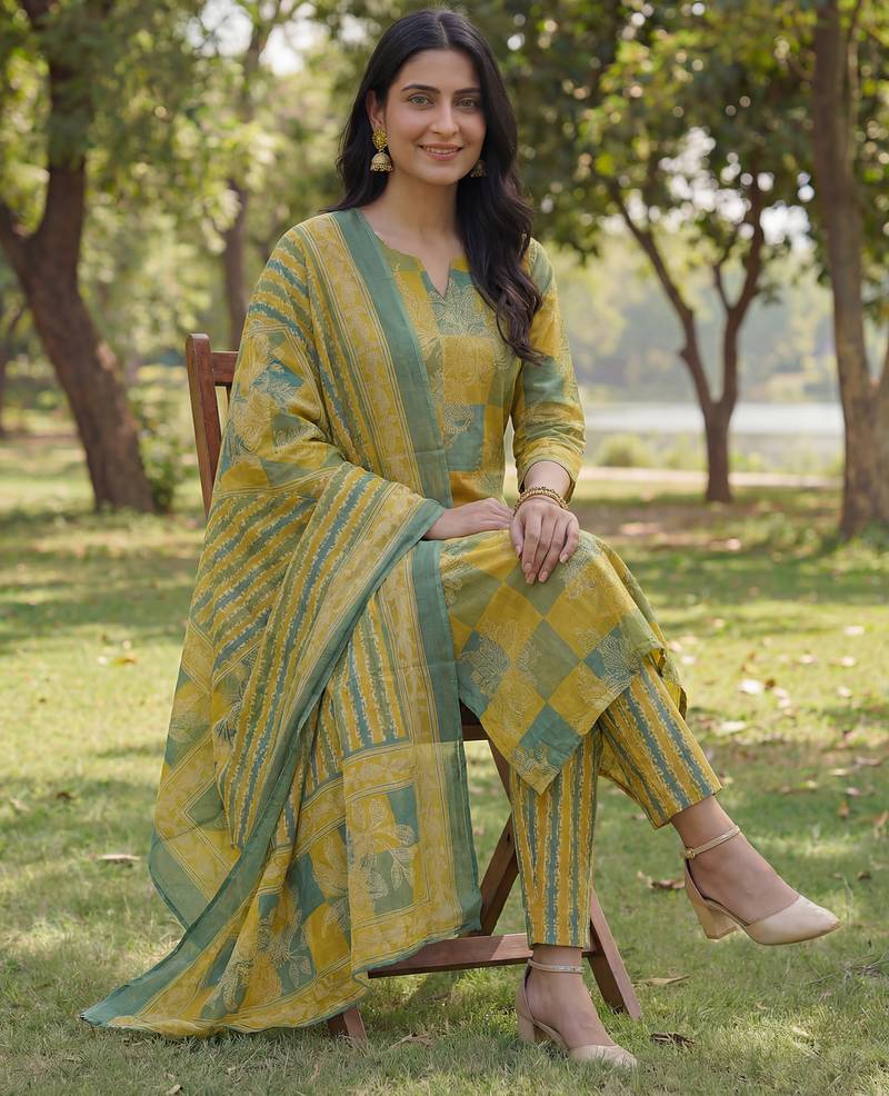 Yufta multi straight floral geometric print kurta trouser dupatta set