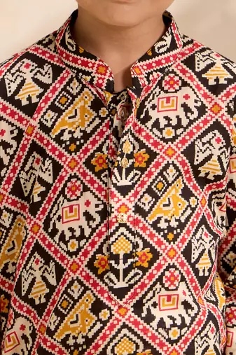 Boys black cotton patola print kurta pyjama set