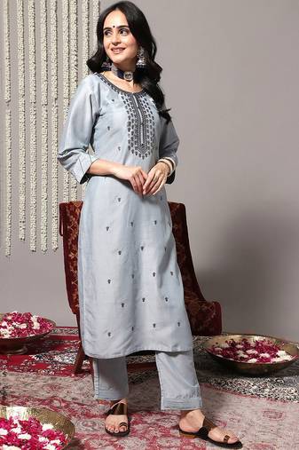 Ethnic Motifs Embroidered Thread work Straight Kurta & Trousers With Dupatta