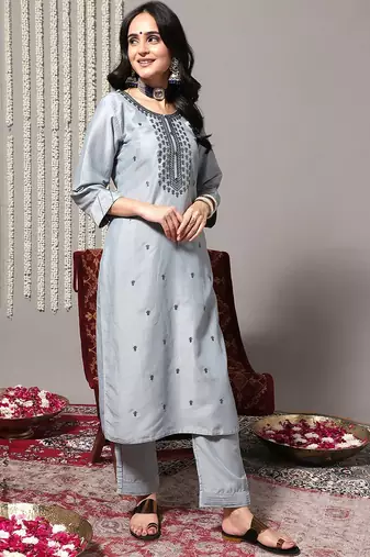 Ethnic Motifs Embroidered Thread work Straight Kurta & Trousers With Dupatta