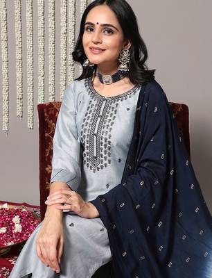 Ethnic Motifs Embroidered Thread work Straight Kurta & Trousers With Dupatta 2