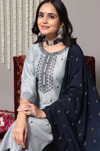 Ethnic Motifs Embroidered Thread work Straight Kurta & Trousers With Dupatta