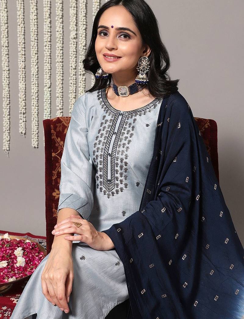 Ethnic Motifs Embroidered Thread work Straight Kurta & Trousers With Dupatta