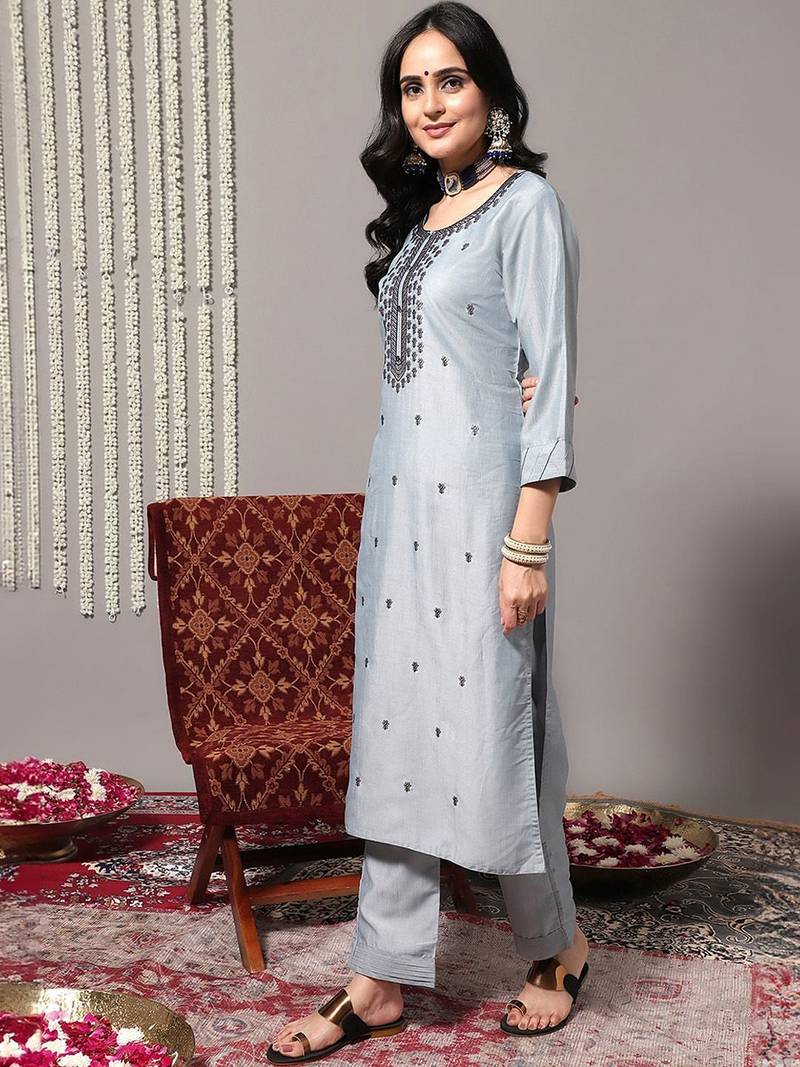 Ethnic Motifs Embroidered Thread work Straight Kurta & Trousers With Dupatta