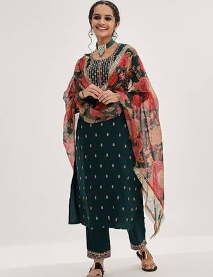 Green Ethnic Motifs Embroidered Sequinned Straight Kurta & Trousers With Dupatta 1
