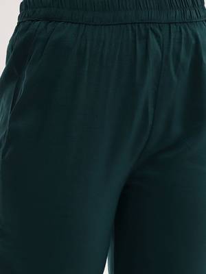 Green Ethnic Motifs Embroidered Sequinned Straight Kurta & Trousers With Dupatta 3