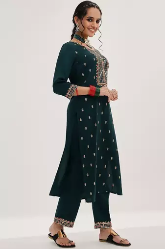 Green Ethnic Motifs Embroidered Sequinned Straight Kurta & Trousers With Dupatta