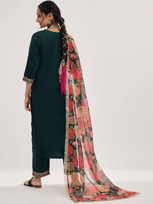 Green Ethnic Motifs Embroidered Sequinned Straight Kurta & Trousers With Dupatta 6