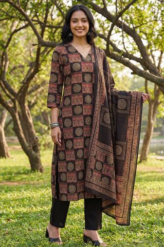 black straight geometric print kurta trouser dupatta set