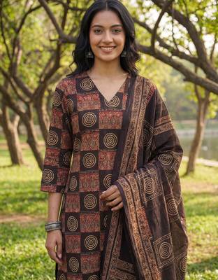 black straight geometric print kurta trouser dupatta set 4
