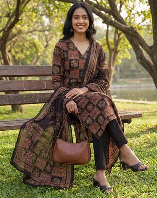 black straight geometric print kurta trouser dupatta set 5