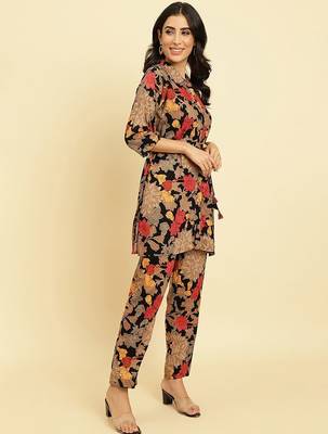 Floral Printed Shirt Collar Fusion Kurta With Trousers 3