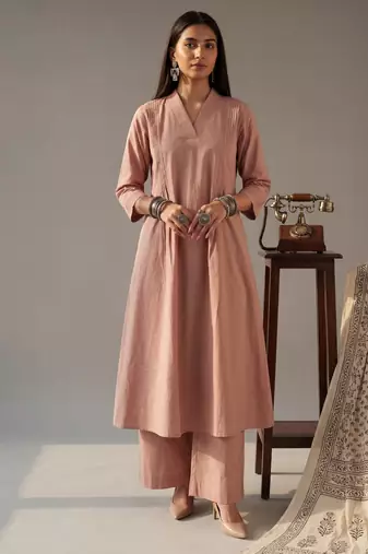 Yufta mauve solid a-line design features pintuck pleats kurta palazzo set