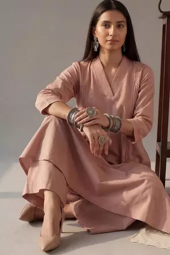 Yufta mauve solid a-line design features pintuck pleats kurta palazzo set