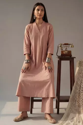 Yufta mauve solid a-line design features pintuck pleats kurta palazzo set