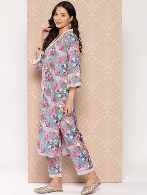 Floral Printed Regular Kurta with Trousers 3
