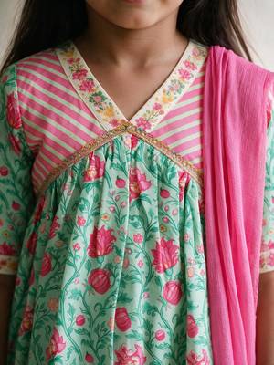 Girls mint green & pink floral print kurta with pant & dupatta 2