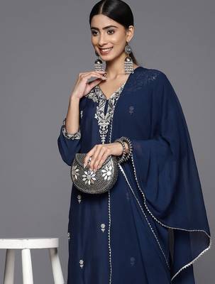Floral Embroidered Regular Thread Work Kurta With Trousers & With Dupatta 1