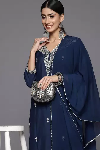 Floral Embroidered Regular Thread Work Kurta With Trousers & With Dupatta