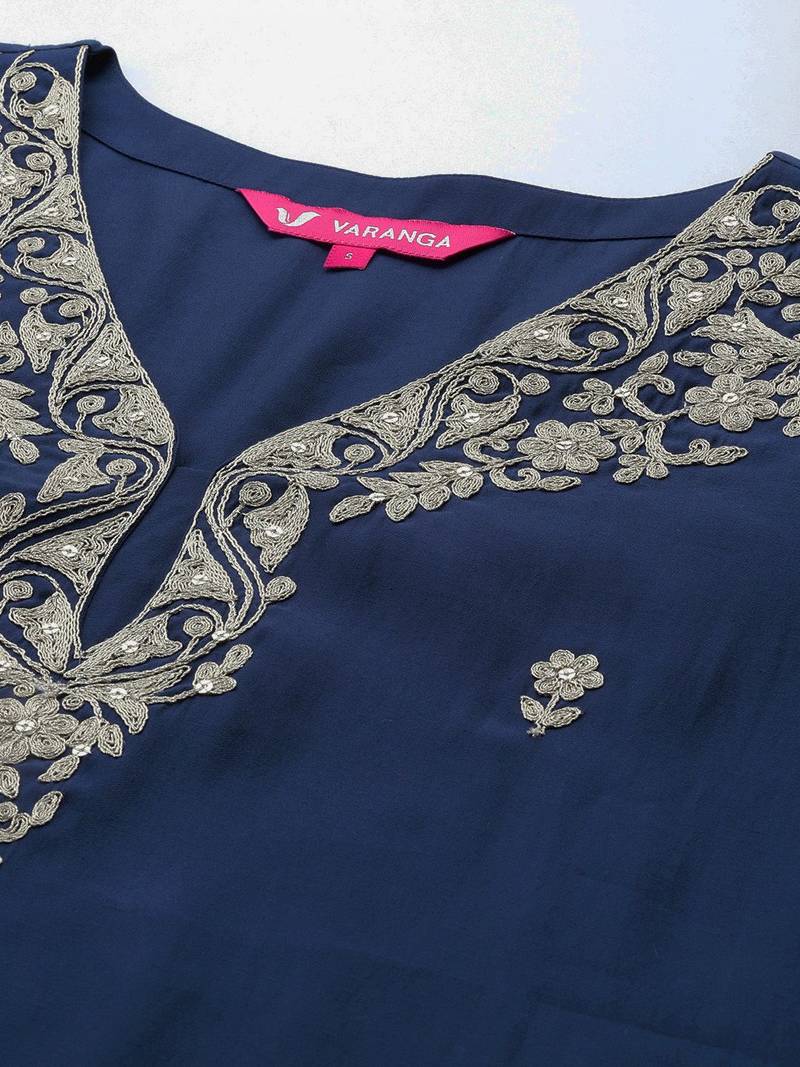Floral Embroidered Regular Thread Work Kurta With Trousers & With Dupatta