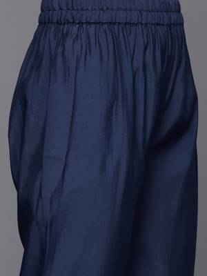 Floral Embroidered Regular Thread Work Kurta With Trousers & With Dupatta 3