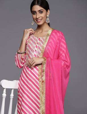 Leheriya Printed Gotta Patti Kurta with Trousers & Dupatta 2