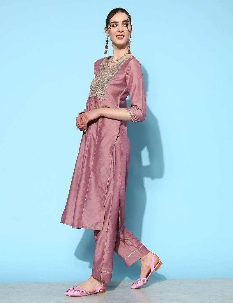 Women Mauve Embroidered Kurta With Trousers & Dupatta