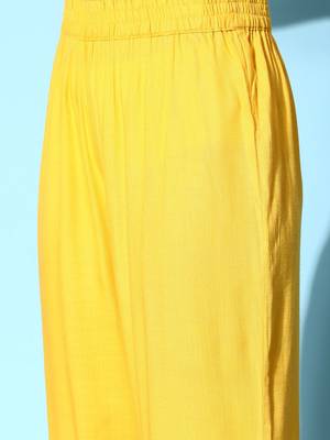 Women Solid Viscose Rayon Hyper Texture Kurta Set 6