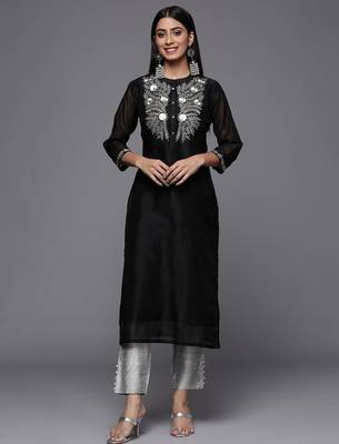 Women Floral Yoke Design Chanderi Silk Straight Kurta with Trousers 1