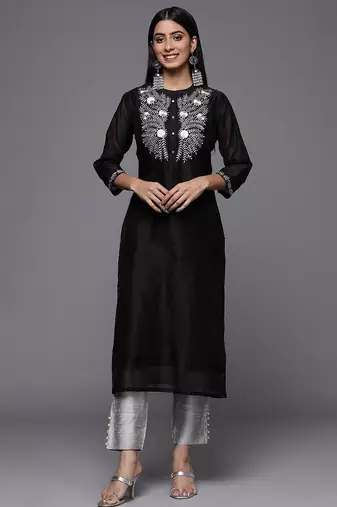 Women Floral Yoke Design Chanderi Silk Straight Kurta with Trousers