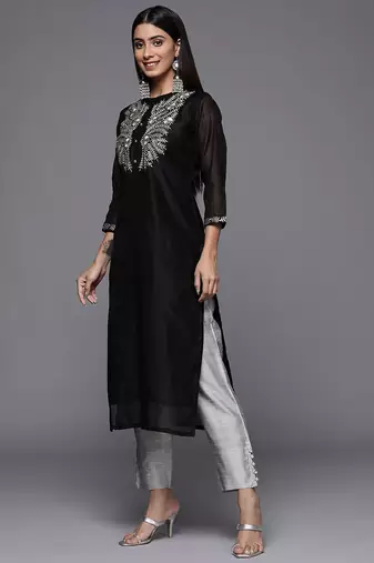 Women Floral Yoke Design Chanderi Silk Straight Kurta with Trousers