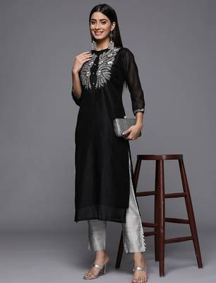 Women Floral Yoke Design Chanderi Silk Straight Kurta with Trousers 7