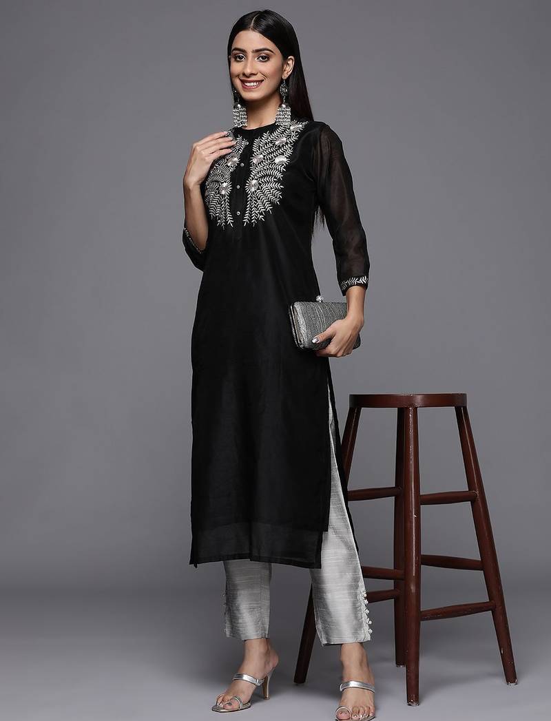Women Floral Yoke Design Chanderi Silk Straight Kurta with Trousers
