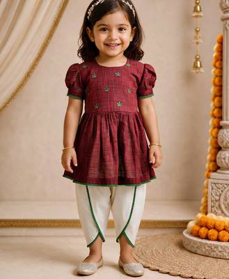 Sishu girls maroon floral embroidered kurta with dhoti pant 3