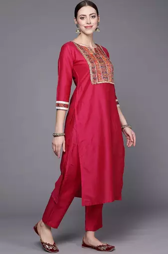 Women Fuchsia Yoke Design Kurta with Trousers & With Dupatta