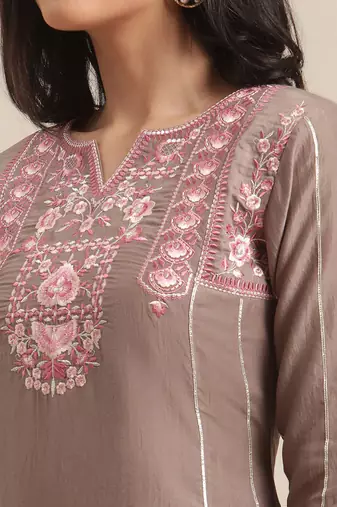 Women Beige & Pink Floral Yoke Design Regular Kurta With Trousers & Dupatta
