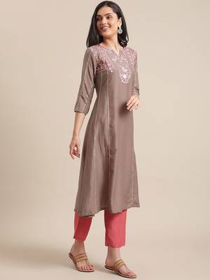 Women Beige & Pink Floral Yoke Design Regular Kurta With Trousers & Dupatta 5